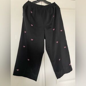 Alfred Dunner Womens Black Capris Cropped Pants Embroidered Butterflies Size 14